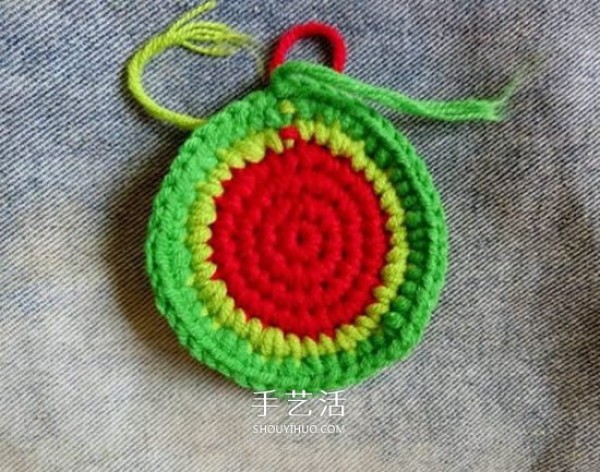 The most fun way to crochet a woolen watermelon for hanging ornaments in summer