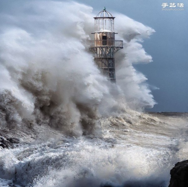 Photo album of lonely and magnificent lighthouses around the world