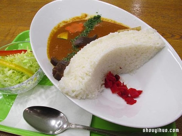 Creative "Dam Curry Rice" If you want to eat it, release the flood first! 