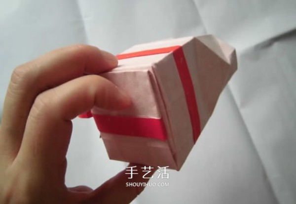 Only one piece of paper! Illustrated steps of origami bow gift box