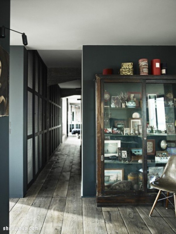 The transformation of an old-fashioned loft in Paris into a loft turns out to be so romantic