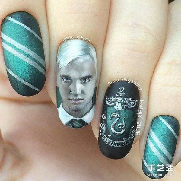 Harry Potter nail polish! Does it make magic after applying it? 