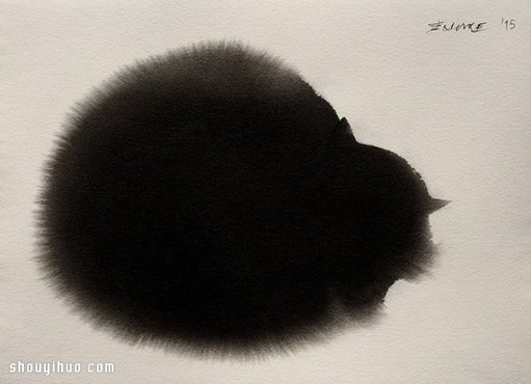 Use calligraphy ink to render the soft and fluffy lazy posture of the cat