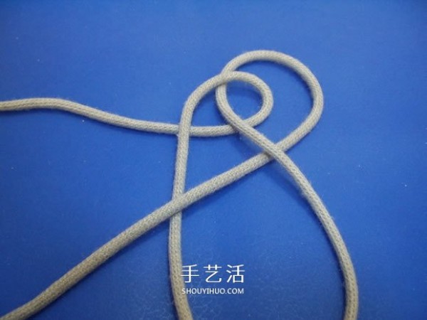 Illustration of how to tie a two-strand sailors knot