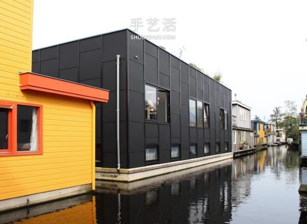 Quick and low-cost! Temporary entrepreneurial space built with containers