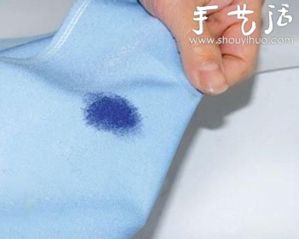 How to identify and remove stains from clothing