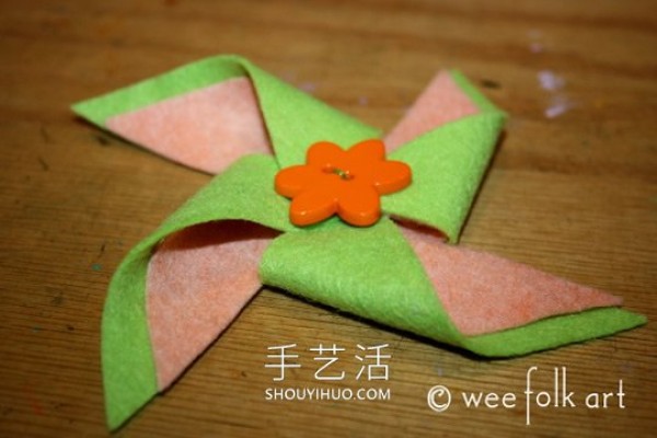 Illustrated tutorial on how to decorate a homemade felt pinwheel