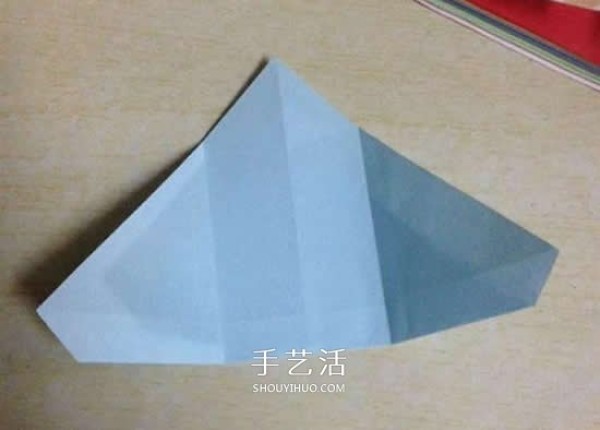 Illustration of a simple method for children to make origami penguins