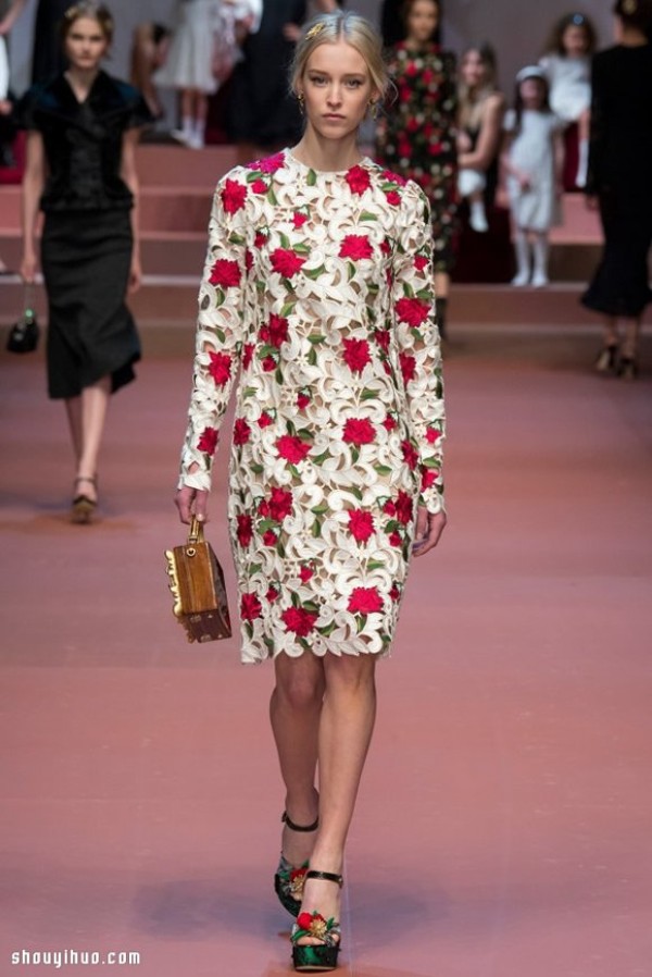 Dolce & Gabbana 2015 Autumn and Winter Fashion: An Ode to Mothers Love