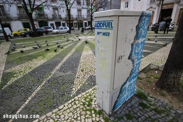 The most Portuguese graffiti on electrical boxes beautifies a small corner of the city