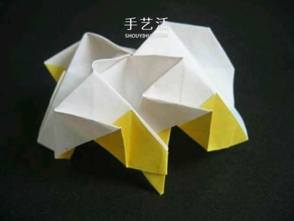 The process of folding an origami Kawasaki rose with a flower center