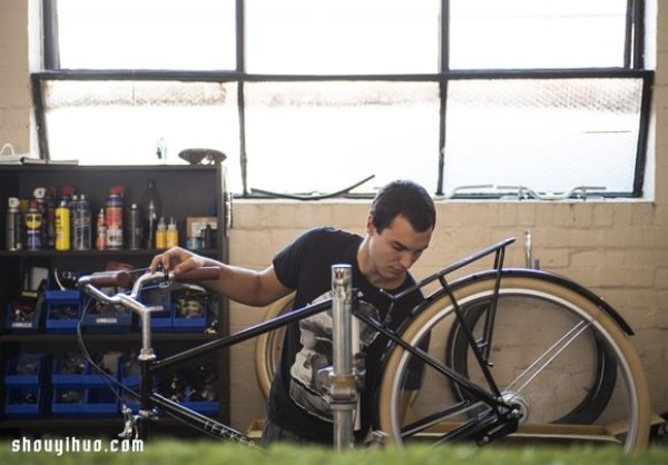 LEKKER, a long-established bicycle shop in a quiet alley in Melbourne