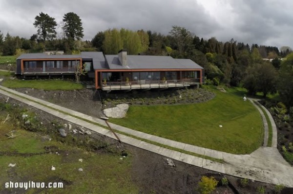 Decoration design of wooden house-style villa with invincible lake view in southern Chile