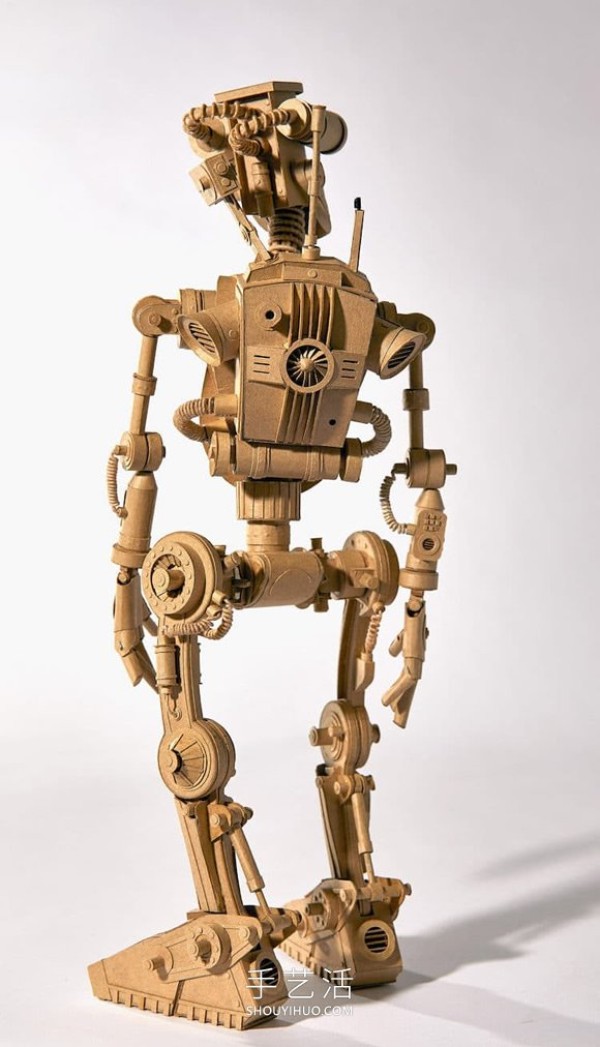 Incredible handmade cardboard robot, lifelike! 