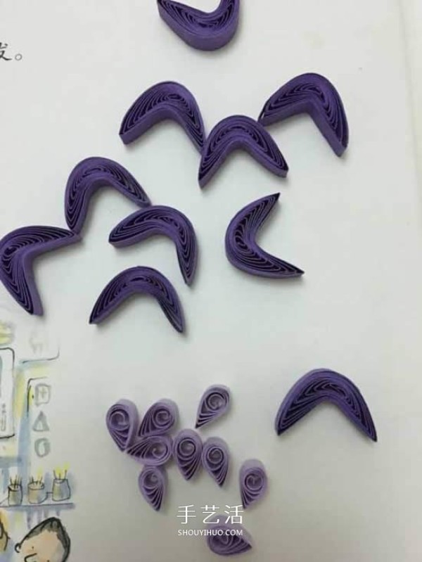 A simple introductory paper quilling tutorial, how to make hand-quilled paper flowers