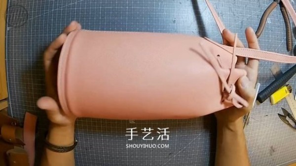 Detailed step-by-step diagram of how to make a homemade mini leather bucket bag