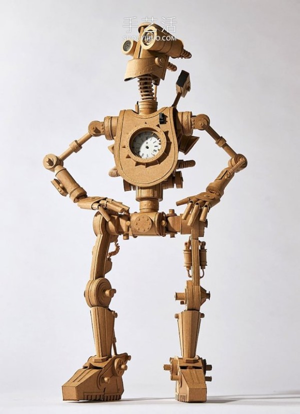 Incredible handmade cardboard robot, lifelike! 