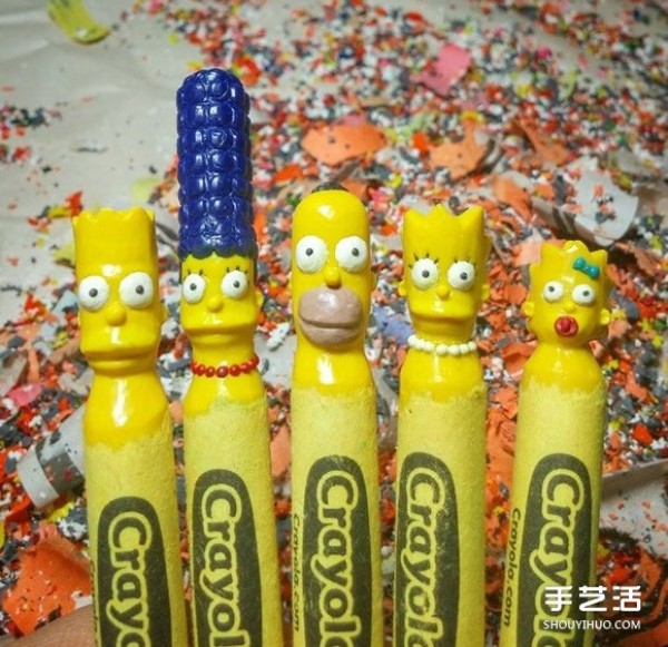 The fine crayon carvings are a handicraft that makes people rush to collect them