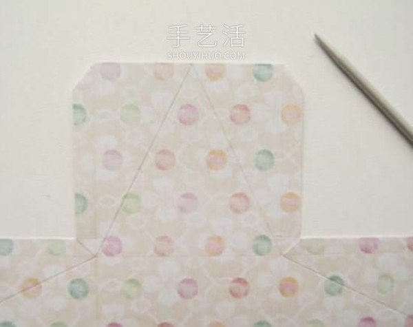 The folding and unfolding drawing of a beautiful homemade wedding candy box