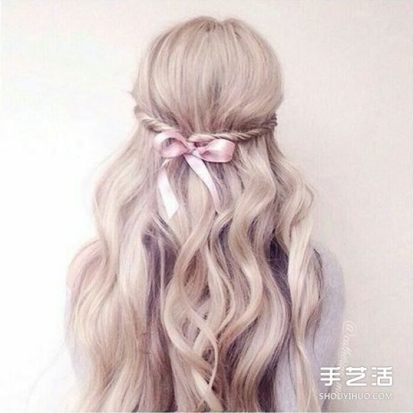 The combination of small and romantic bow hair accessories will induce your girlish heart