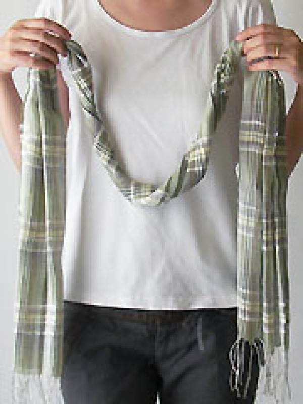 A comprehensive collection of various ways to tie a scarf, and 60 ways to tie a long scarf