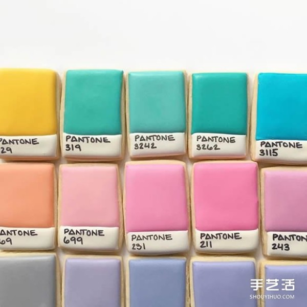 She who loves colors and sweets creates dreamy fondant cookies