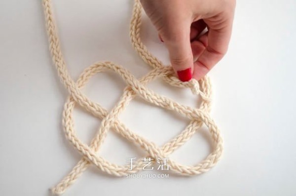 Illustration of a woven coaster made of wool and rope is like a beautiful cloud! 