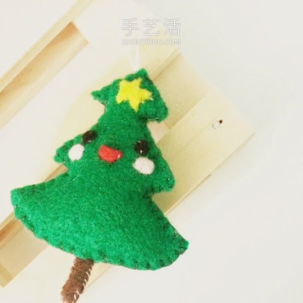 Tutorial on how to make a cute Christmas tree with felt cloth