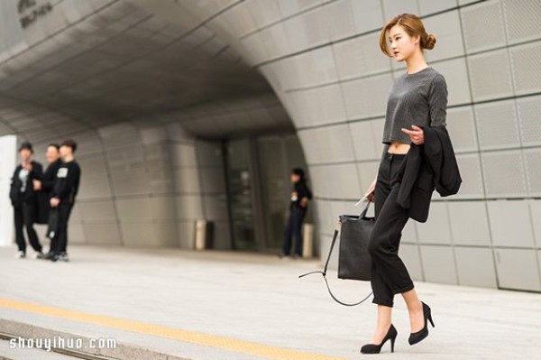 Fashion with bold and colorful contrasting colors 2015 Seoul Fashion Week street photography