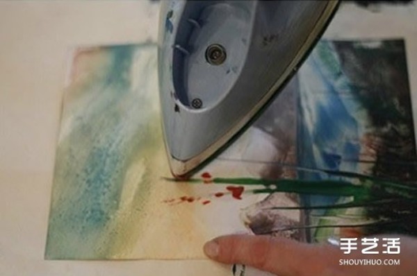 Creative iron painting method melts the crayons and draws beautiful patterns