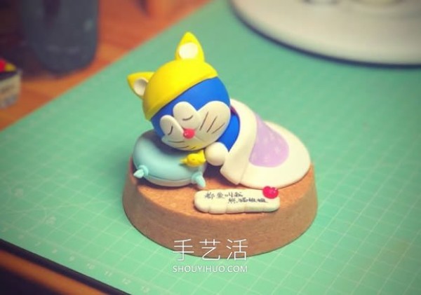 Illustration of how to make a sleeping Doraemon by hand using ultra-light clay