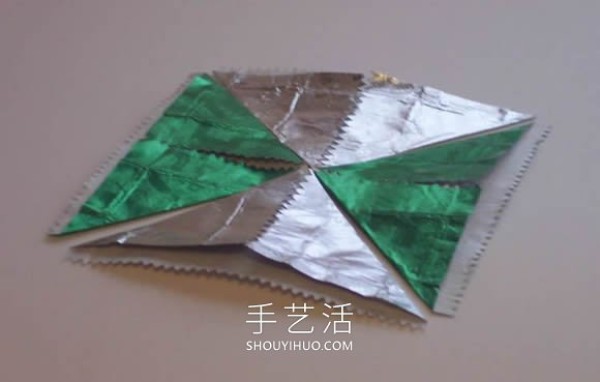 Chewing gum packagingIllustration of how to use paper waste to make homemade small umbrellas