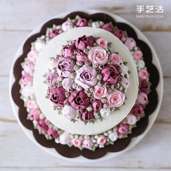 You can also decorate pictures of super beautiful decorated cakes so well