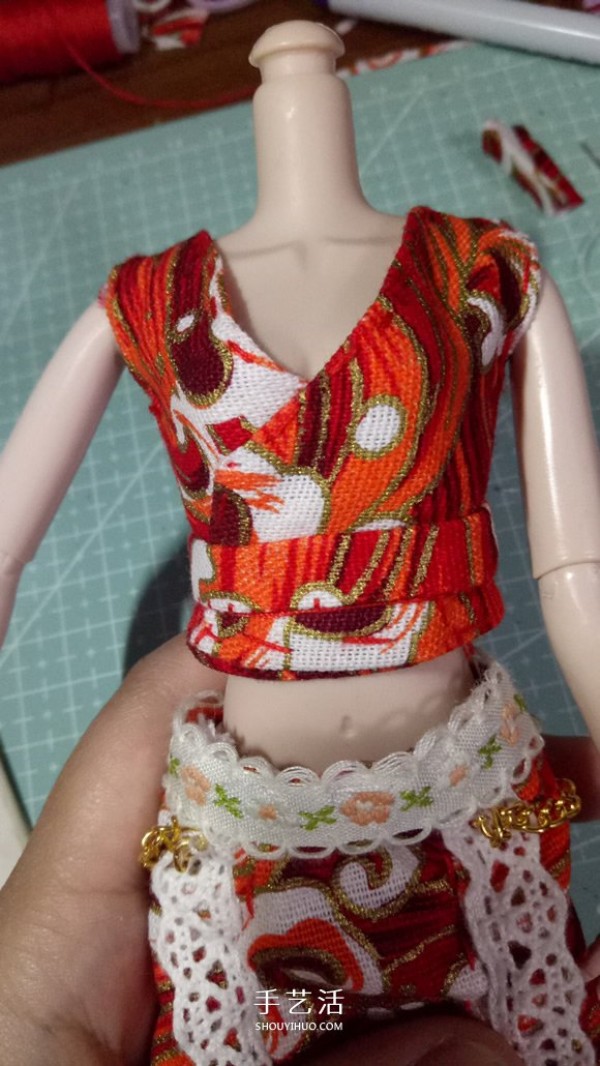 Chou Chou will show you how to make beautiful doll clothes by hand