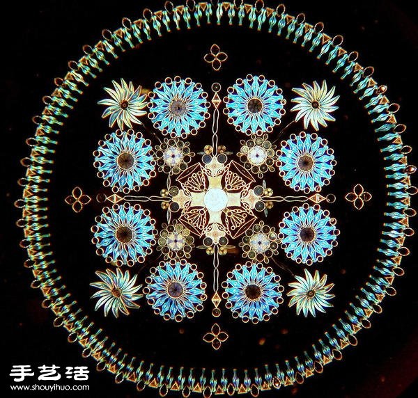 The visual art of the beautiful arrangement of single-celled diatoms under the microscope