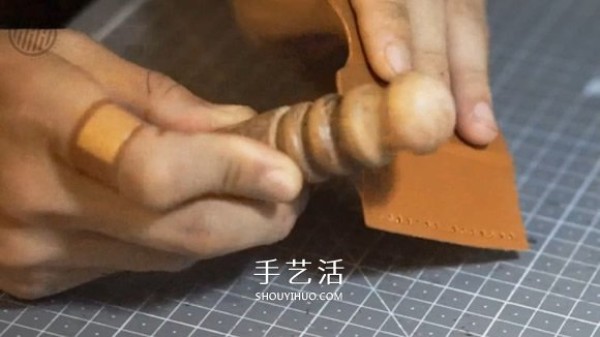 Detailed steps for making a homemade mens bi-fold leather wallet