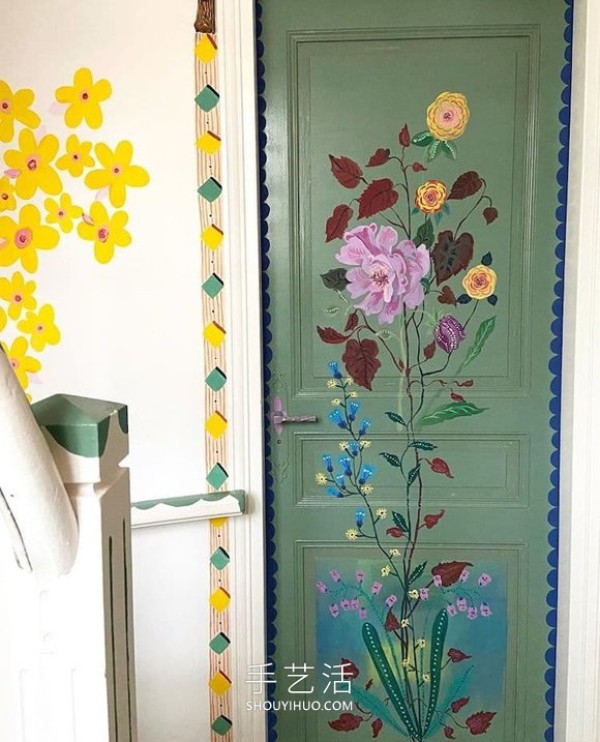 This artists hand painting makes the villa feel like a fairy tale house