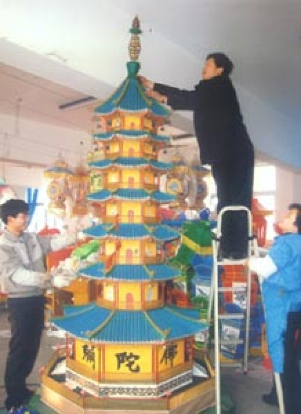 Appreciation of traditional lantern art works