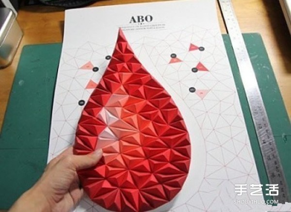 Illustration of the method and steps of making three-dimensional decorative painting with water drop pattern by cutting paper