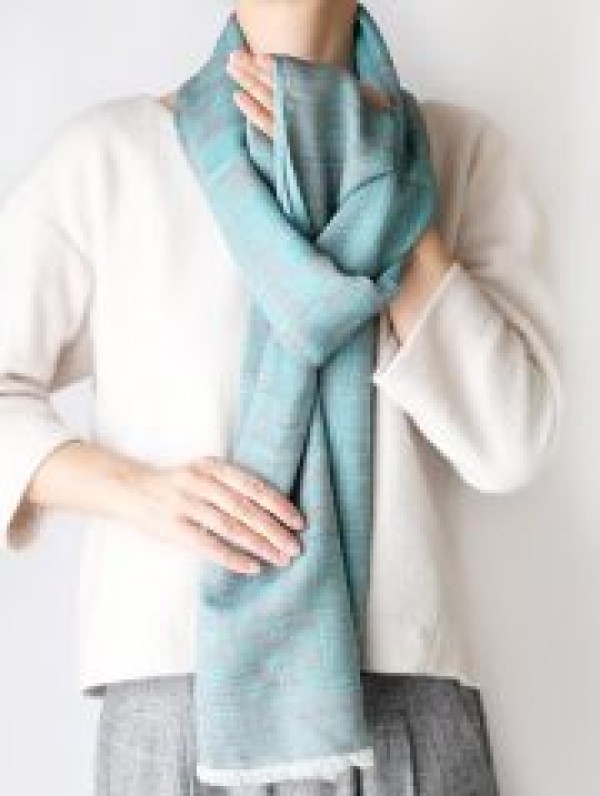 A comprehensive collection of various ways to tie a scarf, and 60 ways to tie a long scarf