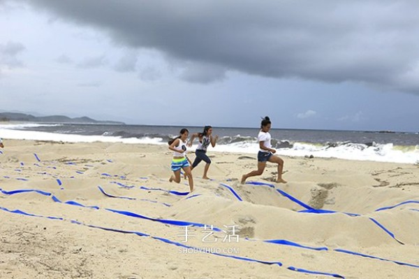 Discover the lunar surface! Creative sand sculptures convey the challenges facing the world