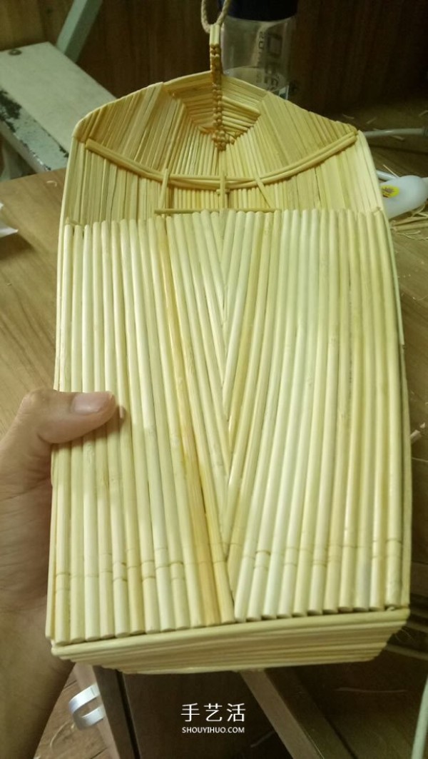 The ancient warship model is hand-made with disposable chopsticks