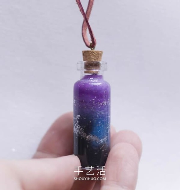 As if it contains the Milky Way! How to make your own starry sky bottle necklace pendant