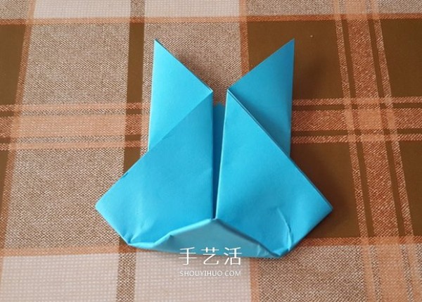 Illustration of how to fold a simple and cute little rabbit