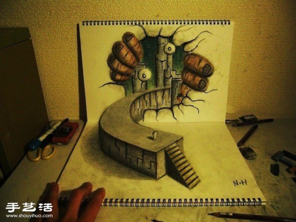 The ultra-realistic 3D sketches appear on the paper and are breathtaking!