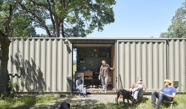 American container container transformed into a dedicated base for hunting enthusiasts