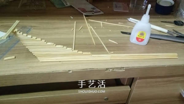 The ancient warship model is hand-made with disposable chopsticks