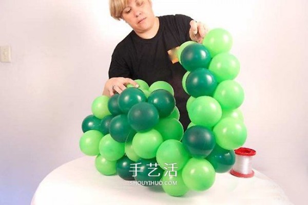 Handmade balloon-shaped tree for Arbor Day" border="0" width ="550" height="366" src="https://img.111diy.com/timthumb.php?src=/d/file/20220110/getjpe1da4n.jpg" /></p>
<p align="center"><img alt="Hand-made balloon-shaped tree. Use balloons to make a big tree for Arbor Day."  alt=