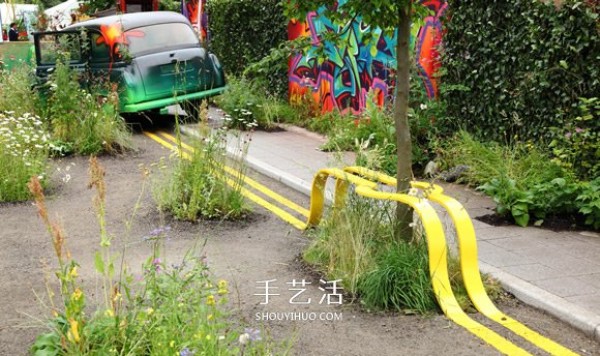 Please detour from the double yellow lines! Street installation art that puts nature first