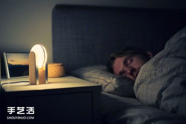 Soft light night light design that can adjust the light intensity using a mobile phone